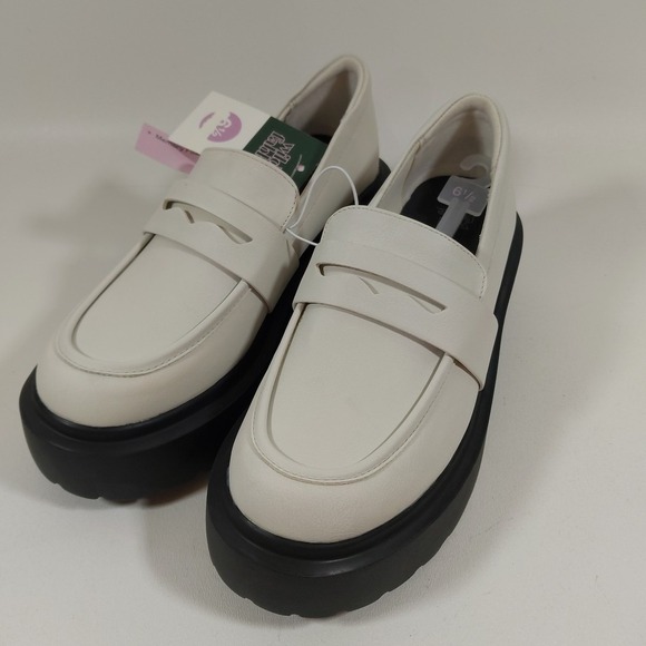 wild fable Shoes - WILD FABLE  Lacey Loafers  Mary Janes Black & White Platform Shoes  Sz 6 1/2 NWT